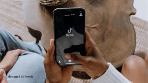 Leia mais sobre o artigo Por que adotar os ‘vídeos curtos’ do TikTok e Instagram no marketing digital?